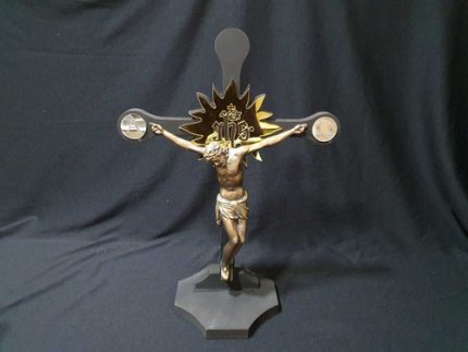 Escultura De Imagem De Jesus Crucificado Em Resina Religioso